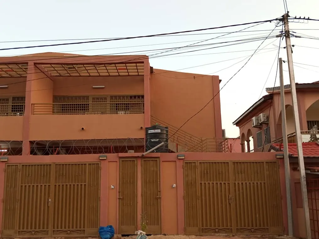 VILLA A LOUER  SISE A OUAGA 2000  - Villa à VILLA A LOUER  SISE A OUAGA 2000 DERRIERE LA DIRECTION DE LA DOUANE - Groupe Selector Immobilier