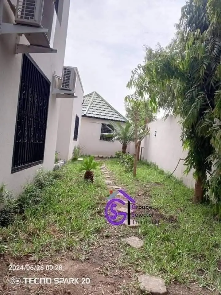 VILLA R+1 SITUEE DANS LE QUARTIER PISSY  - Image 3