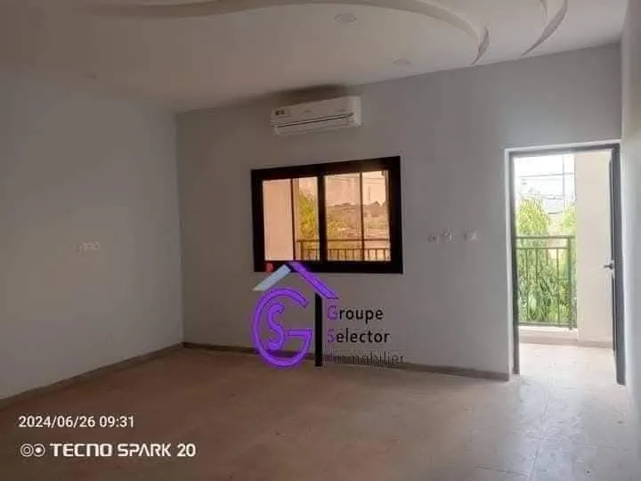 VILLA R+1 SITUEE DANS LE QUARTIER PISSY  - Image 6