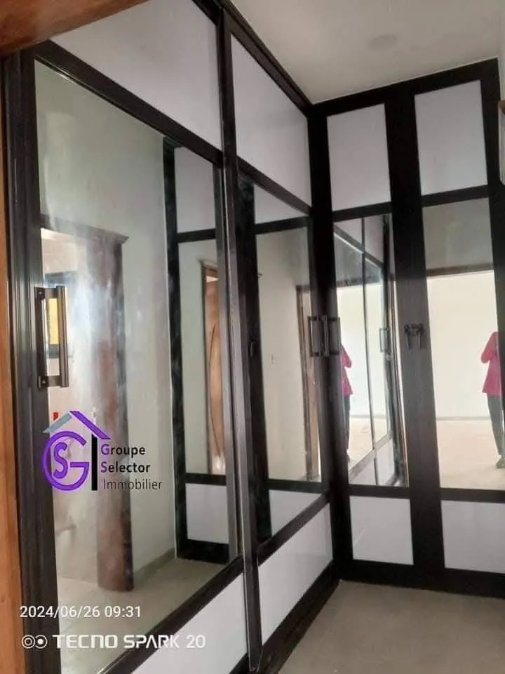 VILLA R+1 SITUEE DANS LE QUARTIER PISSY  - Image 7