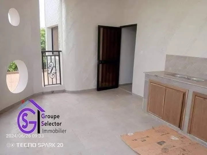 VILLA R+1 SITUEE DANS LE QUARTIER PISSY  - Image 8