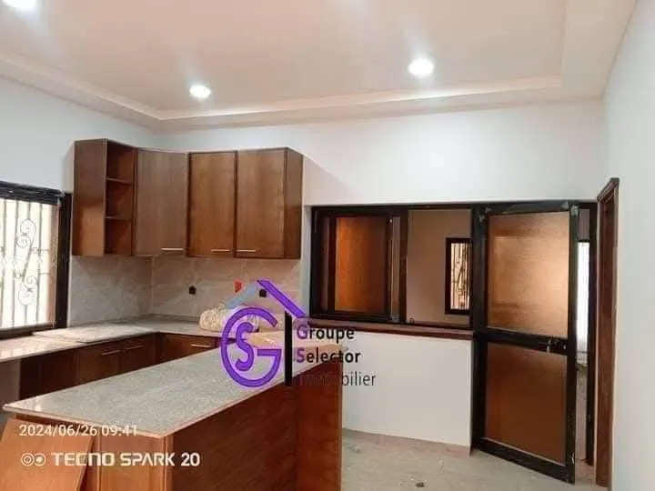 VILLA R+1 SITUEE DANS LE QUARTIER PISSY  - Image 9