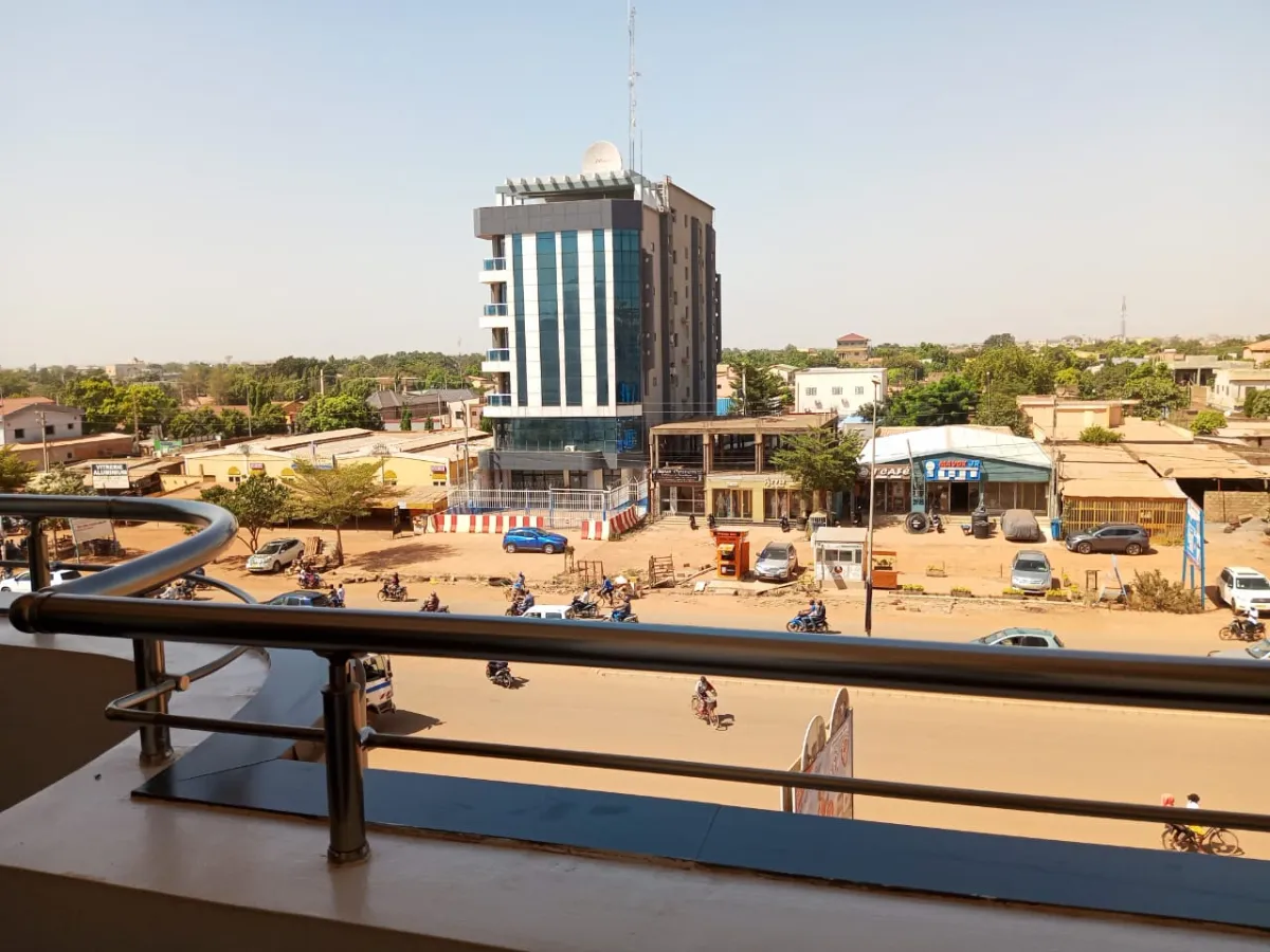 Occupée jusqu'au 10 mars 2026 APPARTEMENT FESTIVAL   MEUBLE/ LOUE PAR NUITEE - Image 4