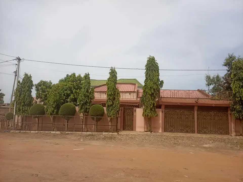 VILLA  MODERNE F4 ASSECNA OUAGA 2000 - Villa à Située à la cité ASSECNA, à 5 minutes de l’aéroport et 2 minutes de Ouaga 2000 - Groupe Selector Immobilier