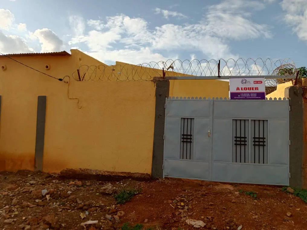 VILLA A LOUER GARGHIN - Villa à Quartier Garghin, à environ 1 km du goudron, bien avant le Lycée Privé Saint Romain. - Groupe Selector Immobilier