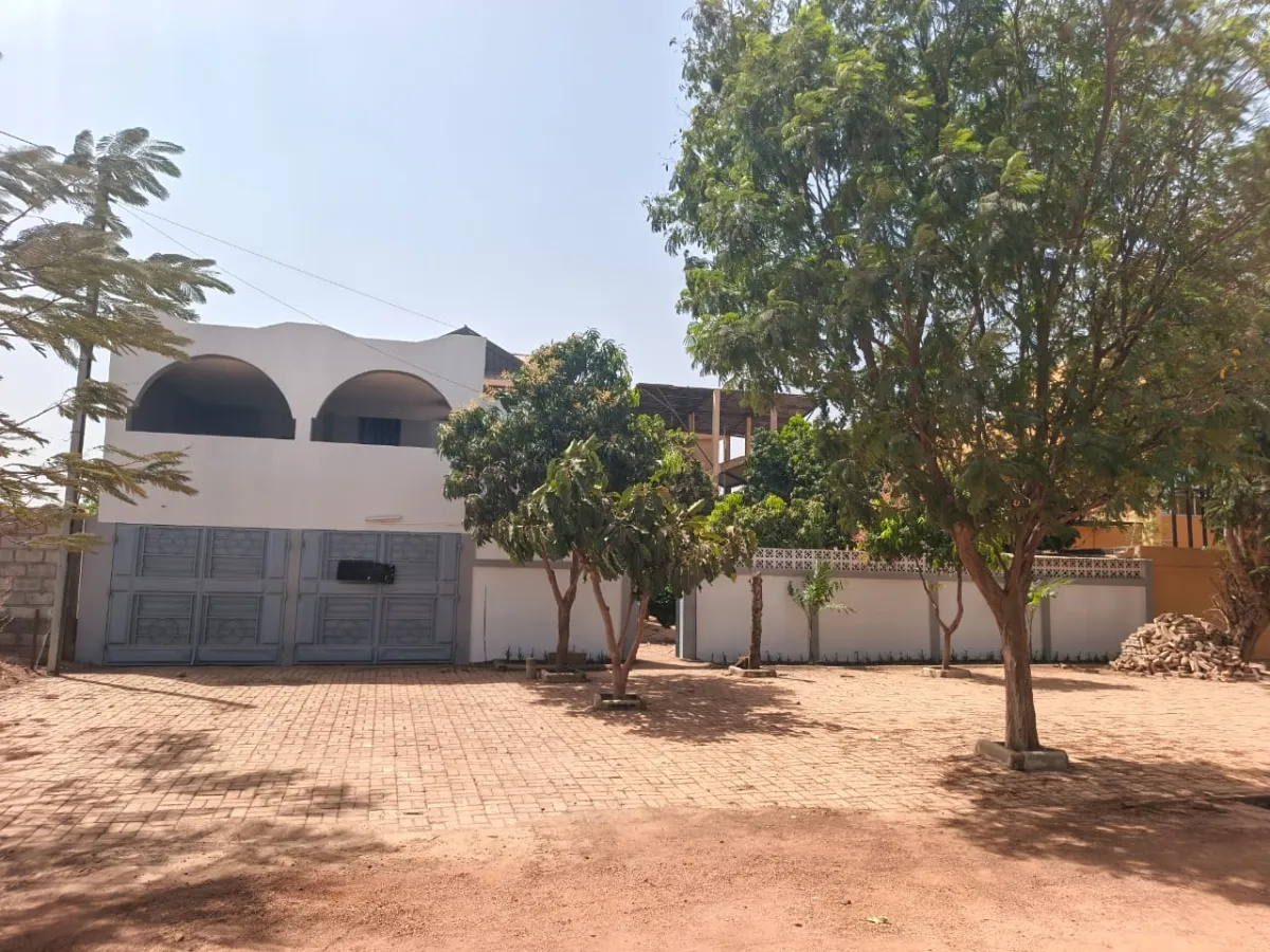 Villa R+1 de type F6  - Villa à SALITAS – Non loin d’Horizon Filles, en face de la grande voie - Groupe Selector Immobilier