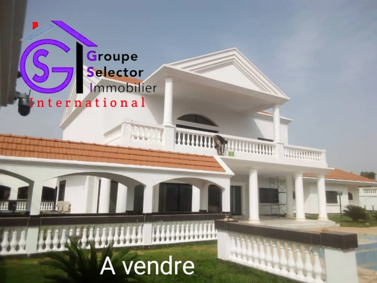 Super villa en vente à Ouaga 2000 - Villa non meublée à PROXIMITÉ TOUTES COMMODITÉ ET DU CENTRE COMMERCIAL LANCASTER - Groupe Selector Immobilier