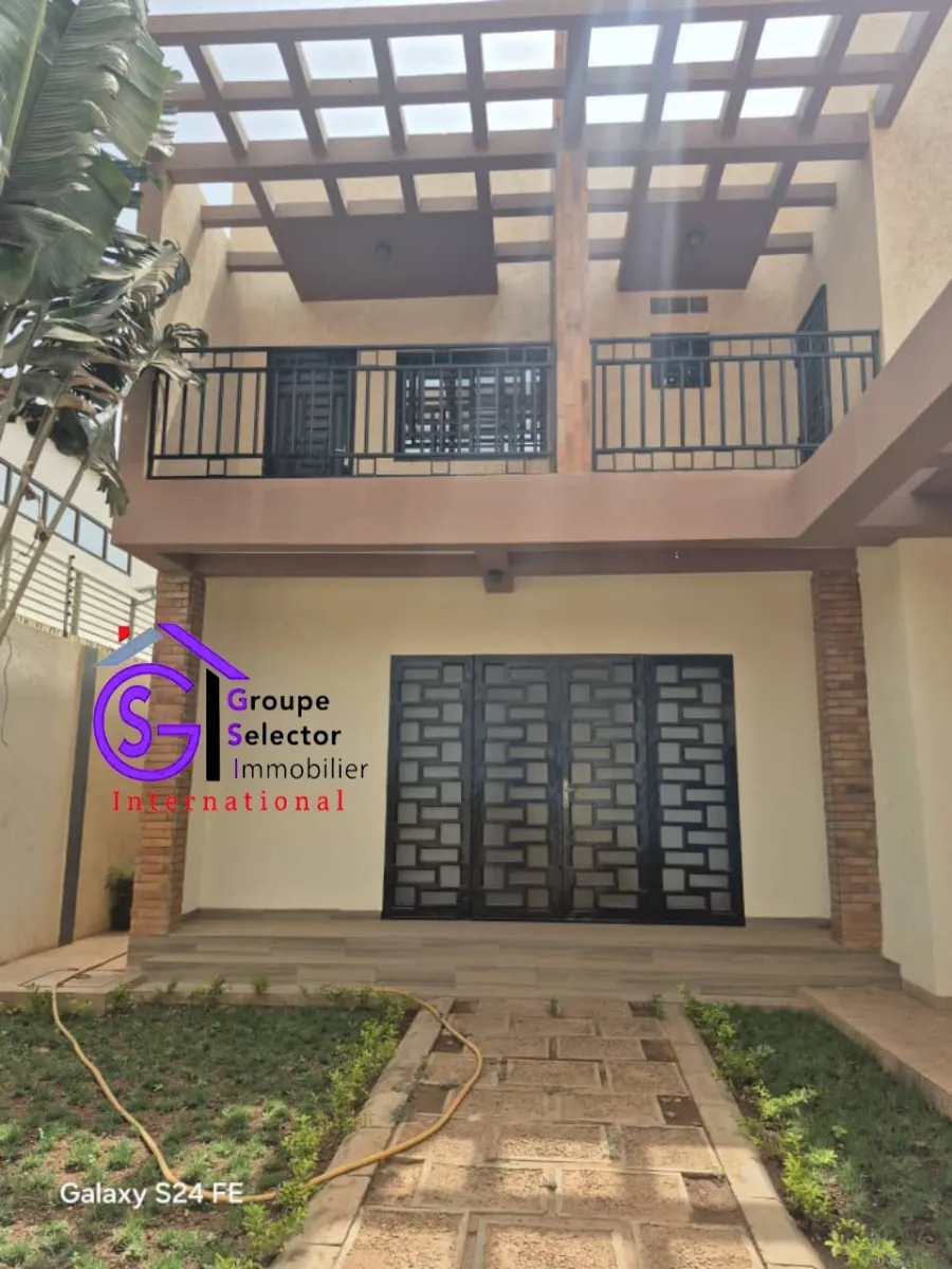Villa de standing à louer à Ouaga 2000 - Villa à Ouaga 2000, à proximité de Horizon International School Girls Campus - Groupe Selector Immobilier