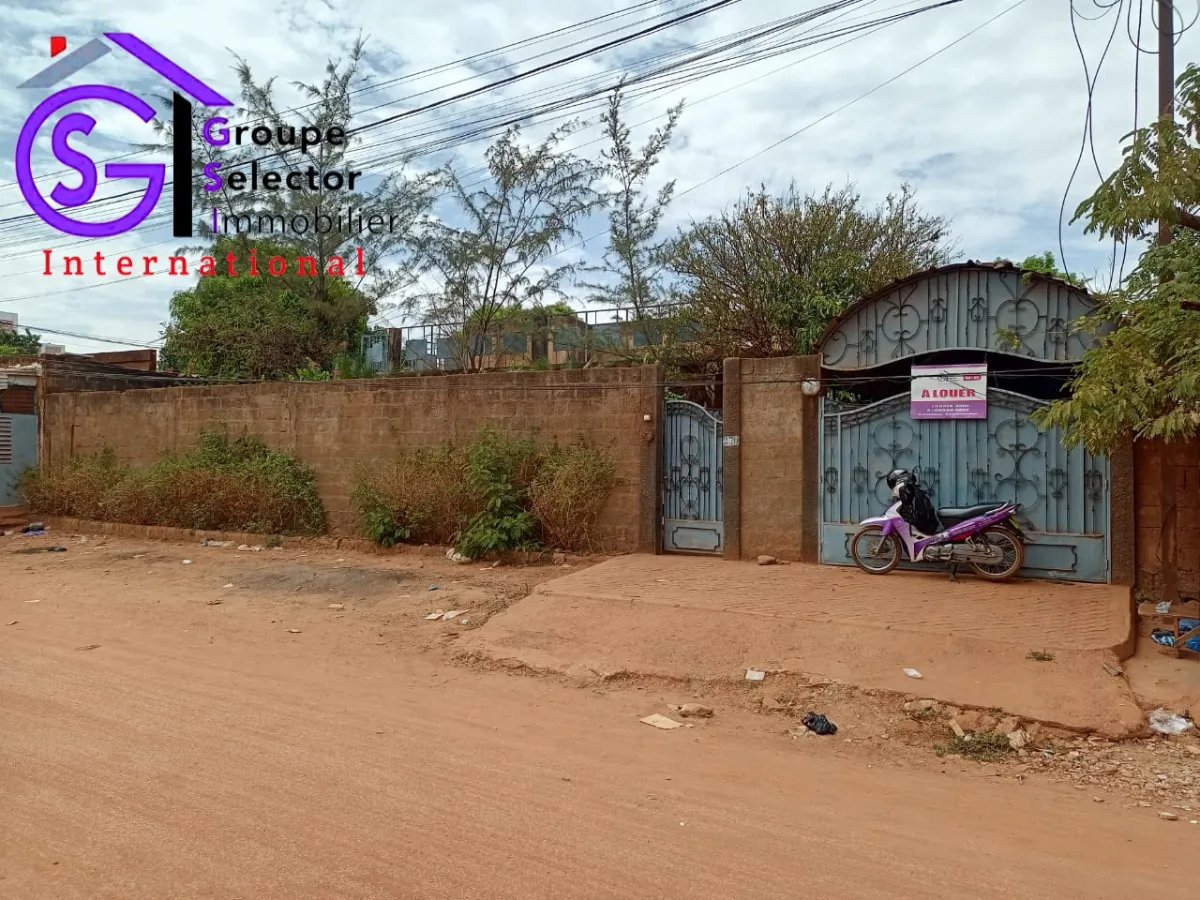 VILLA SPACIEUSE MODERNE - Villa à VERS LE CSPS DU SECTEUR 15 - Groupe Selector Immobilier