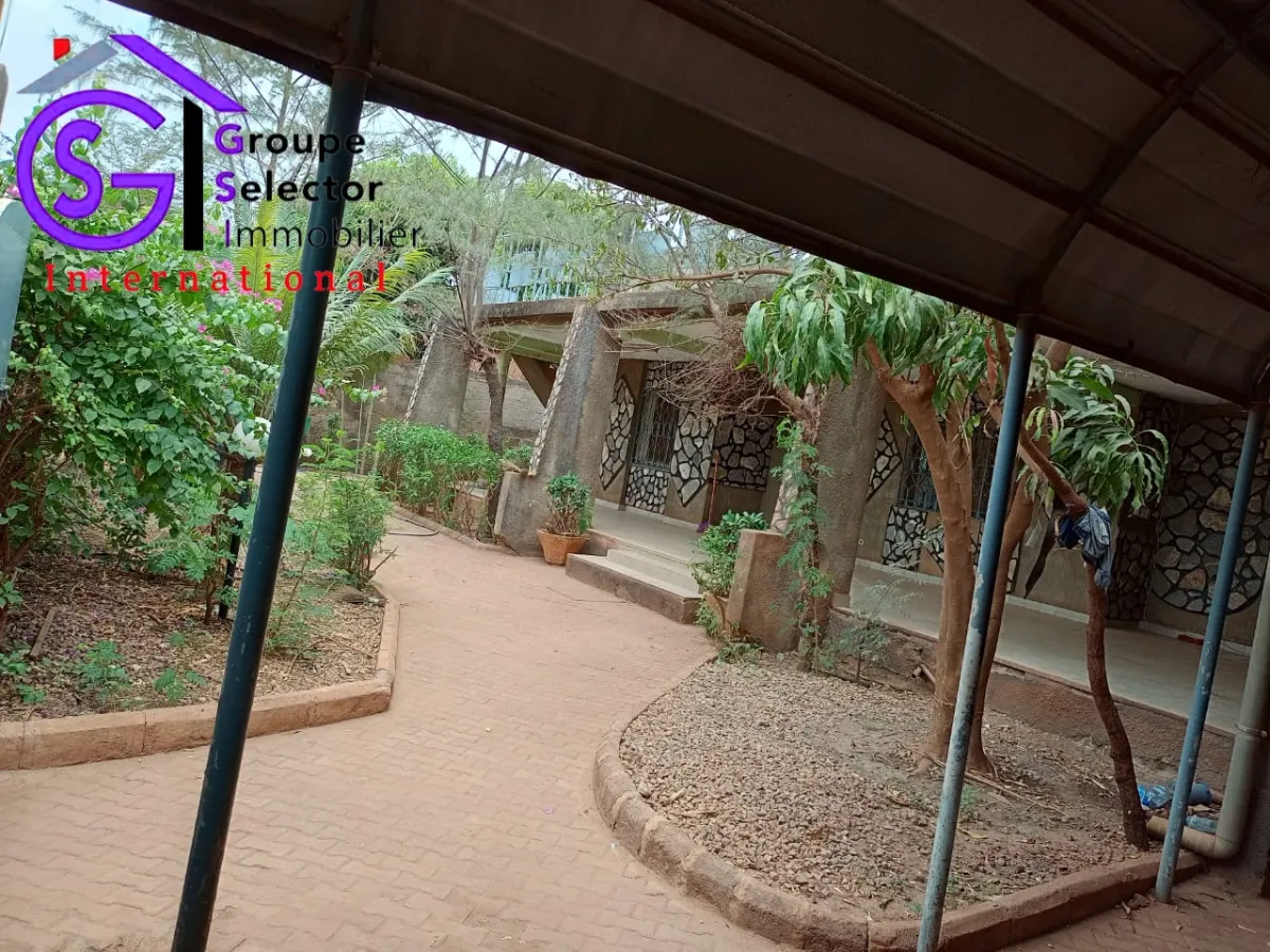 VILLA SPACIEUSE MODERNE  - Image 11