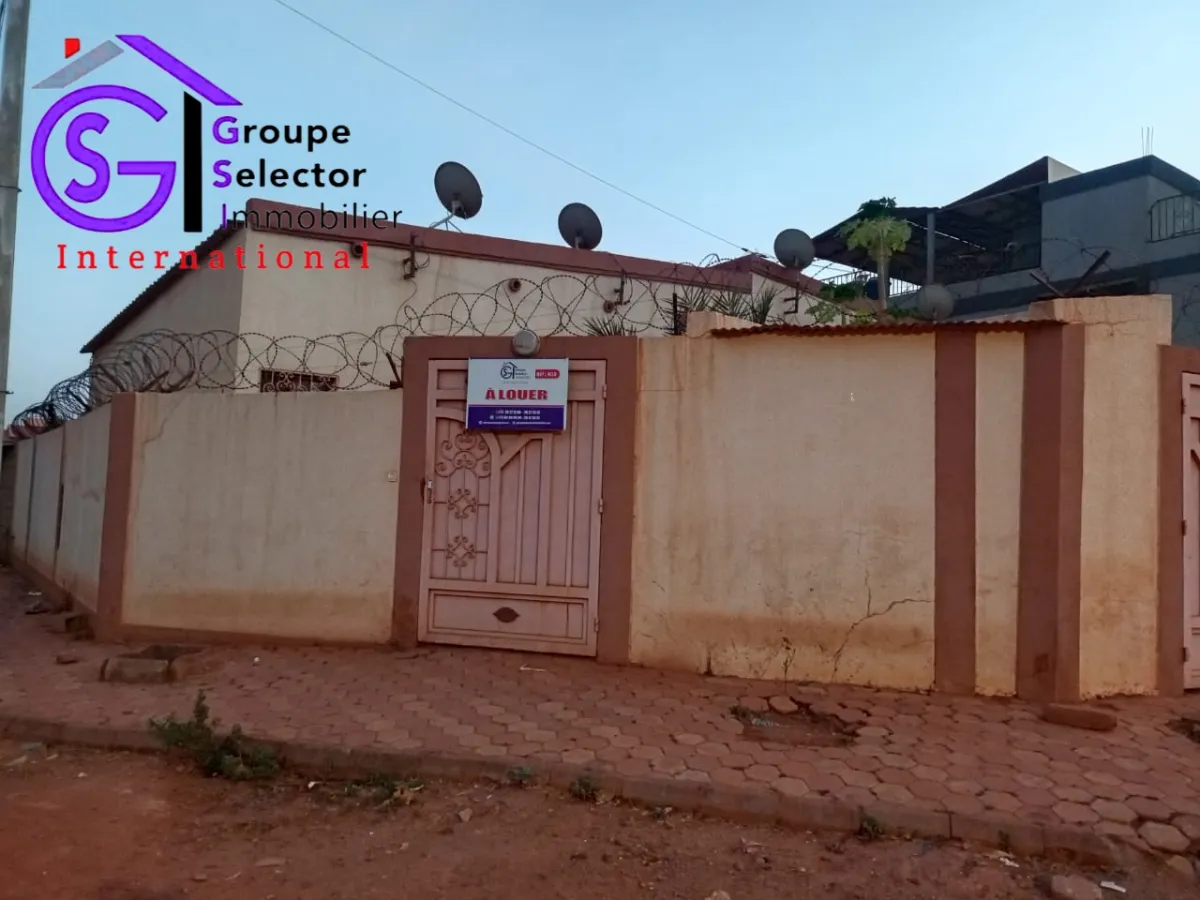 Villa 2 pièces à Kamboissin - Villa à Située dans un environnement accessible à Kamboissin, non loin de l’alimentation Moubarak - Groupe Selector Immobilier