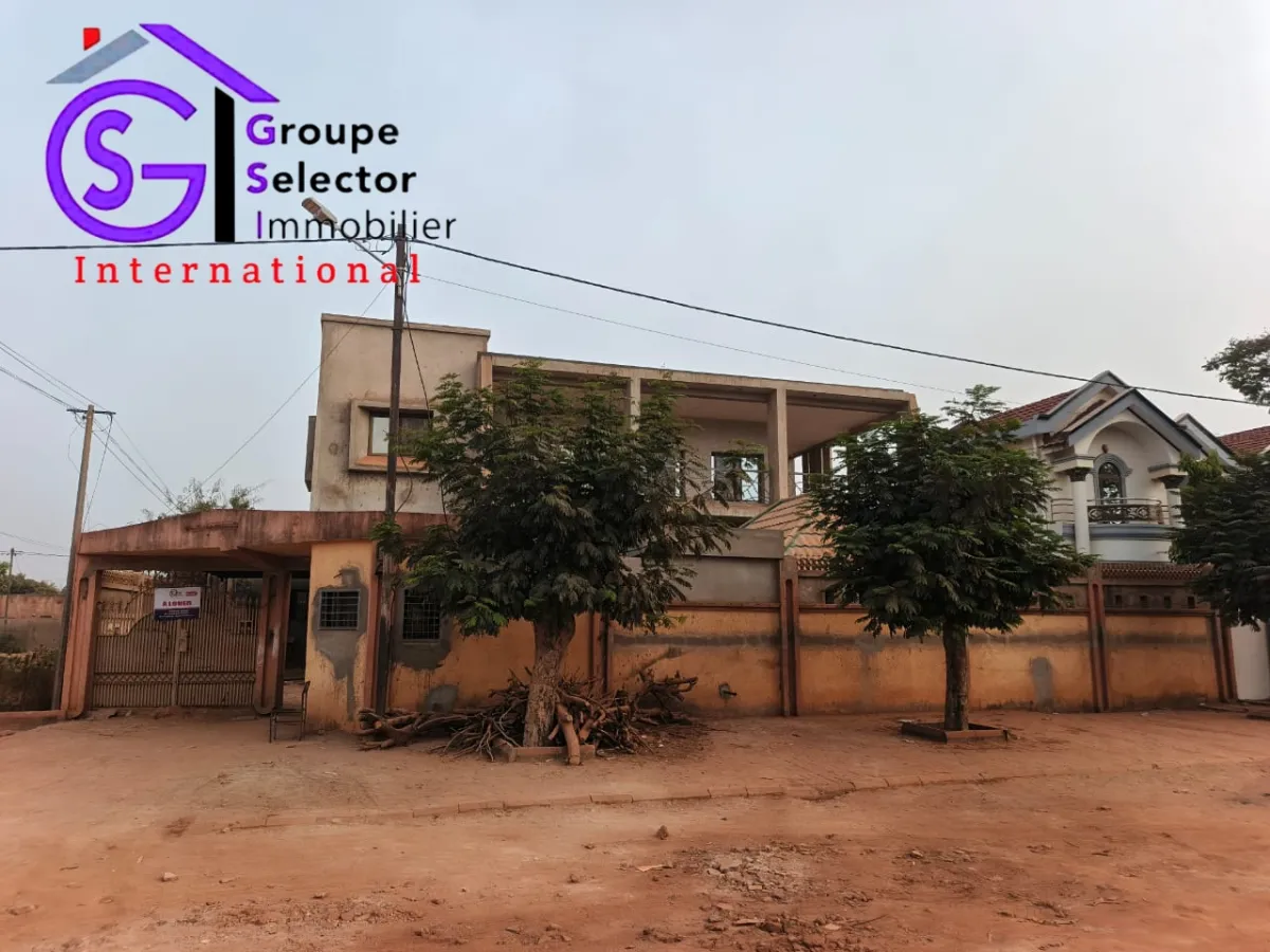 Villa R+1 de type F7 - Villa à Situer à Somgandé à côté de la pharmacie Somgandé - Groupe Selector Immobilier