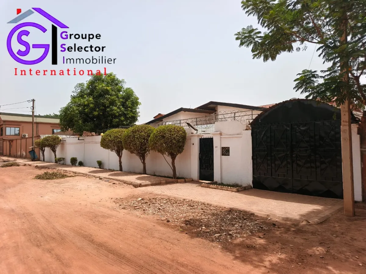 VILLA D LOUEE /NUITEE - Villa meublée à Cité AZIMMO - Groupe Selector Immobilier
